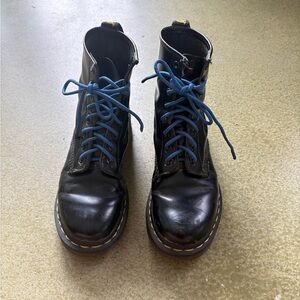Dr. Martens Black Lace Up Leather Boots Women’s size 8